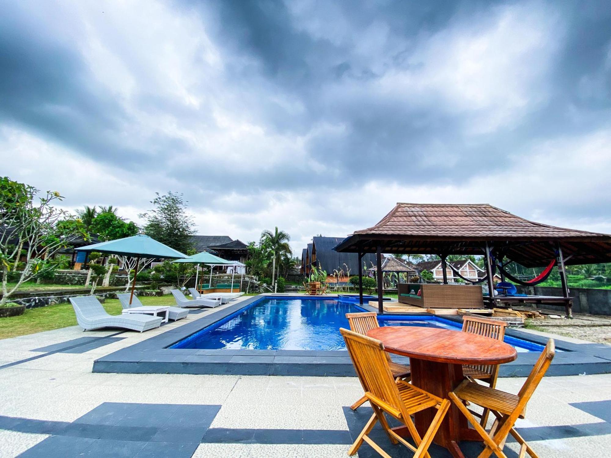 Green Orry Inn เตเตบาตู ภายนอก รูปภาพ