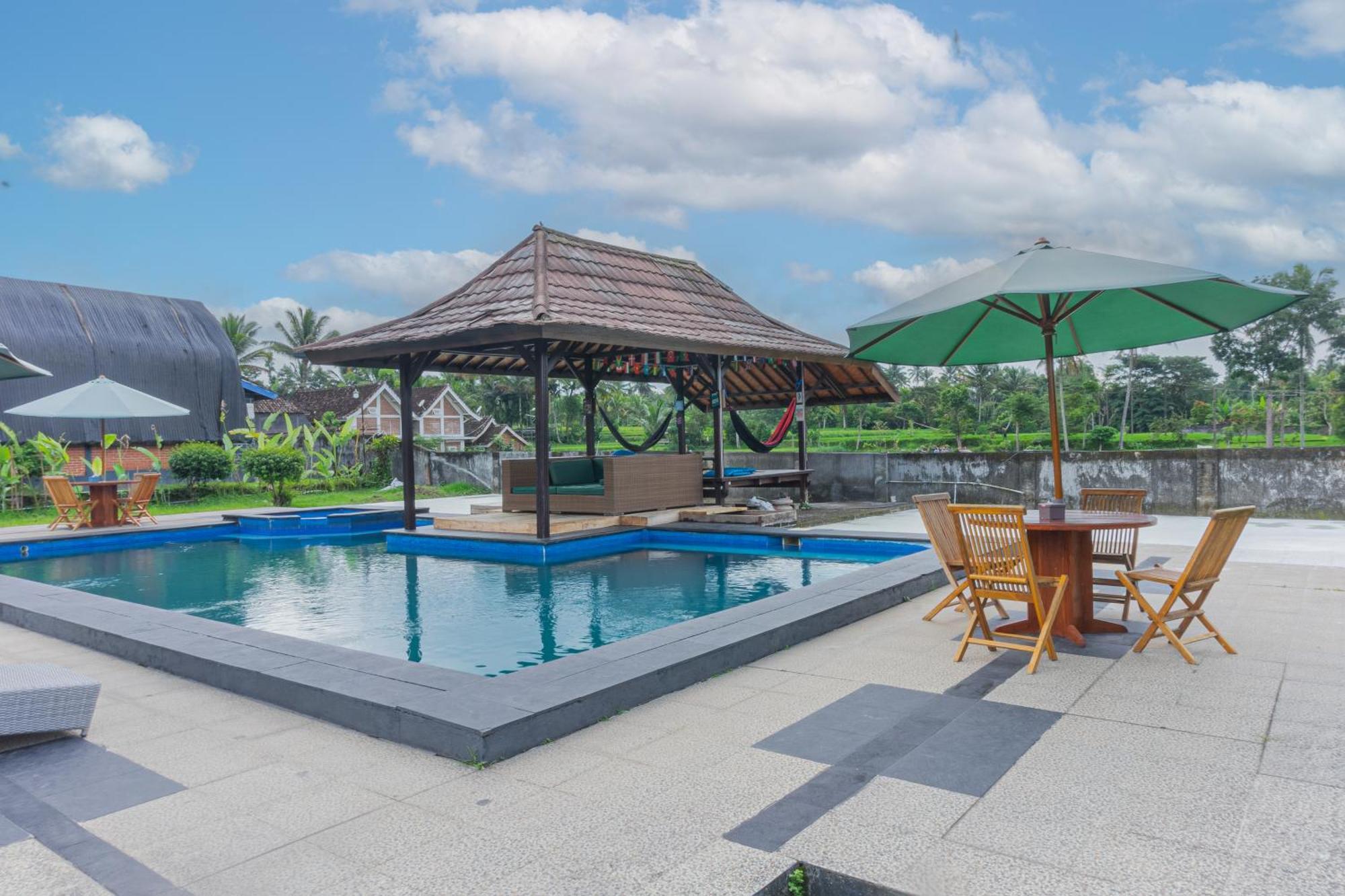 Green Orry Inn เตเตบาตู ภายนอก รูปภาพ